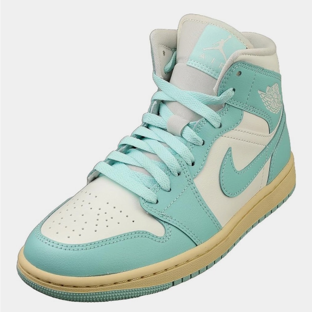 Jordan Women's Aqua and Beige Sneakers